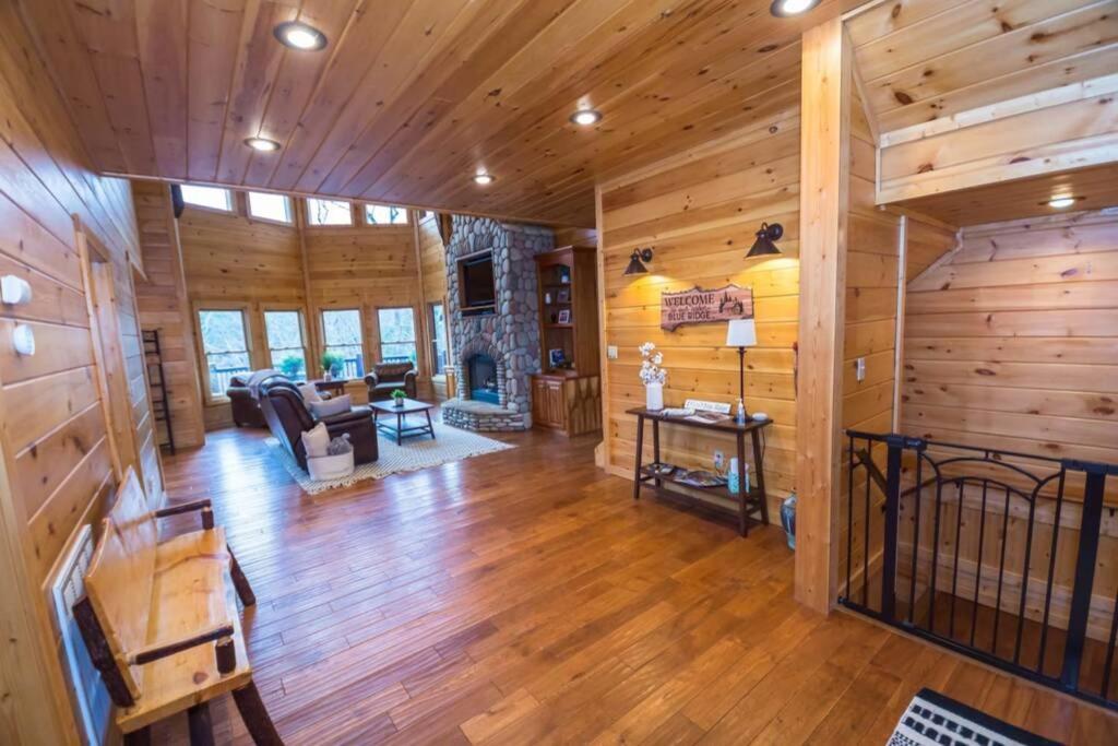 Christmas Lodge-Secluded Near Downtown Blue Ridge Exterior photo