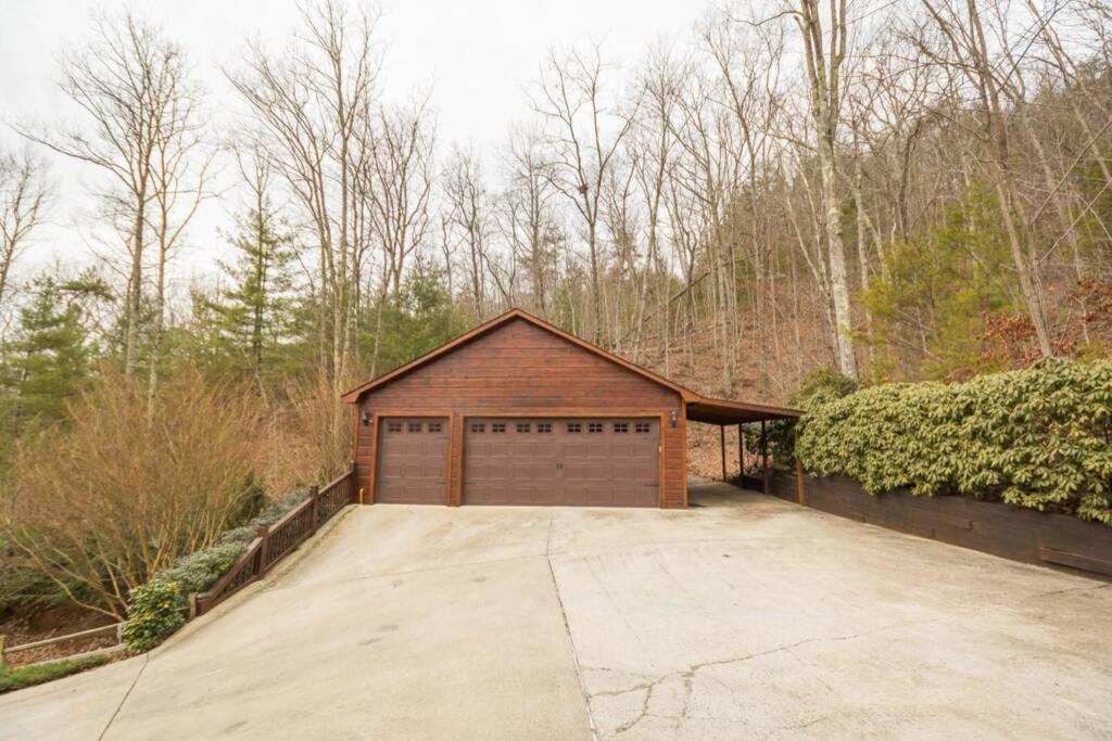 Christmas Lodge-Secluded Near Downtown Blue Ridge Exterior photo