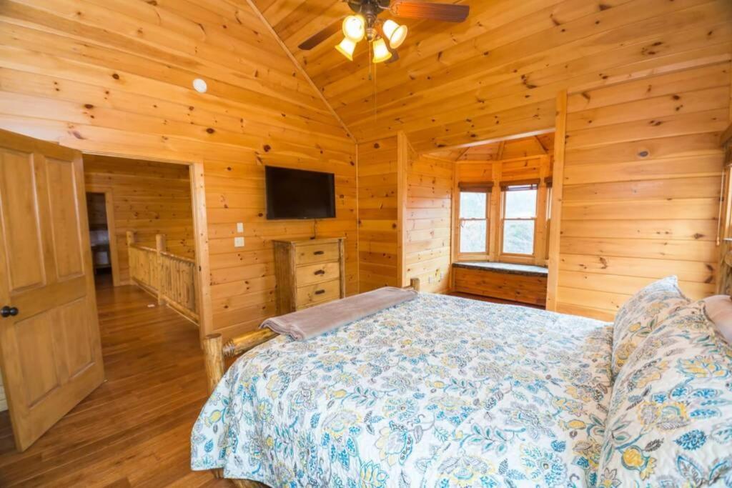 Christmas Lodge-Secluded Near Downtown Blue Ridge Exterior photo