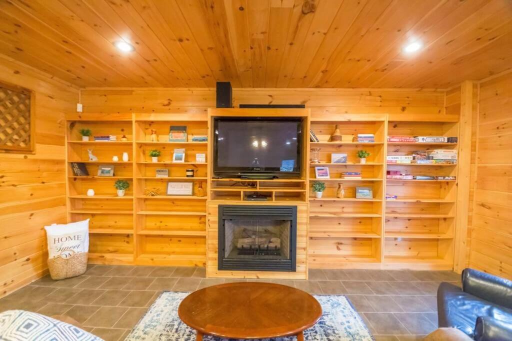 Christmas Lodge-Secluded Near Downtown Blue Ridge Exterior photo