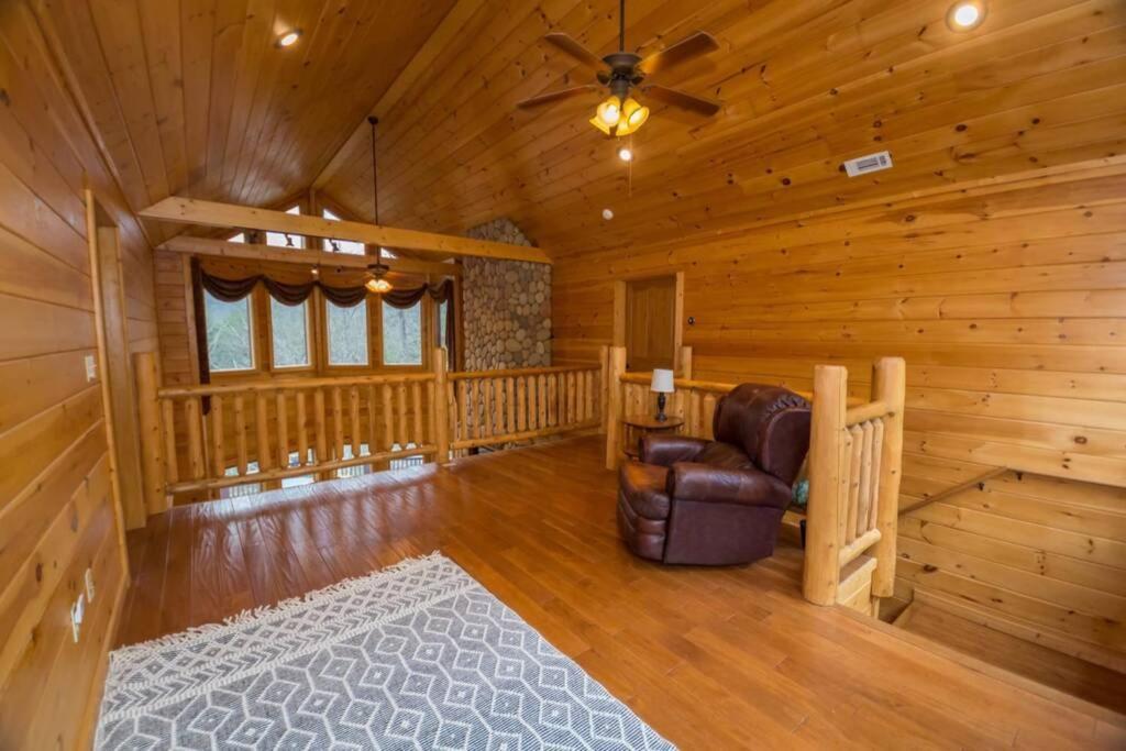 Christmas Lodge-Secluded Near Downtown Blue Ridge Exterior photo
