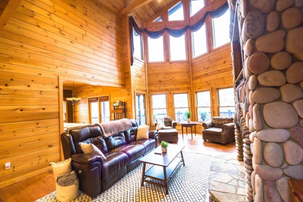 Christmas Lodge-Secluded Near Downtown Blue Ridge Exterior photo